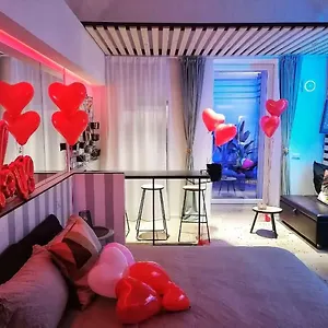 Hello Gorgeous Apartment